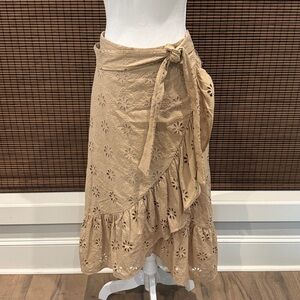 Ann Taylor khaki eyelet flounce skirt size 8 GUC